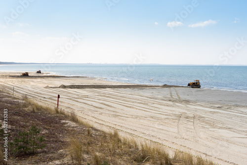 prace budowlane nad morzem bałtyk, plaża piasek wydmy