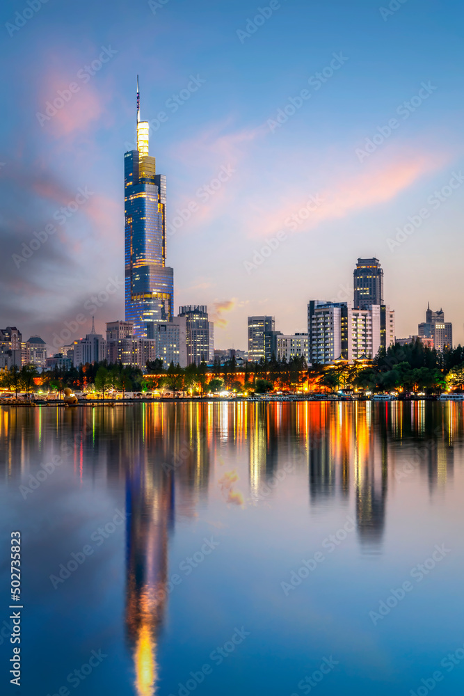 Obraz premium Night view of the city by the Xuanwu Lake in Nanjing