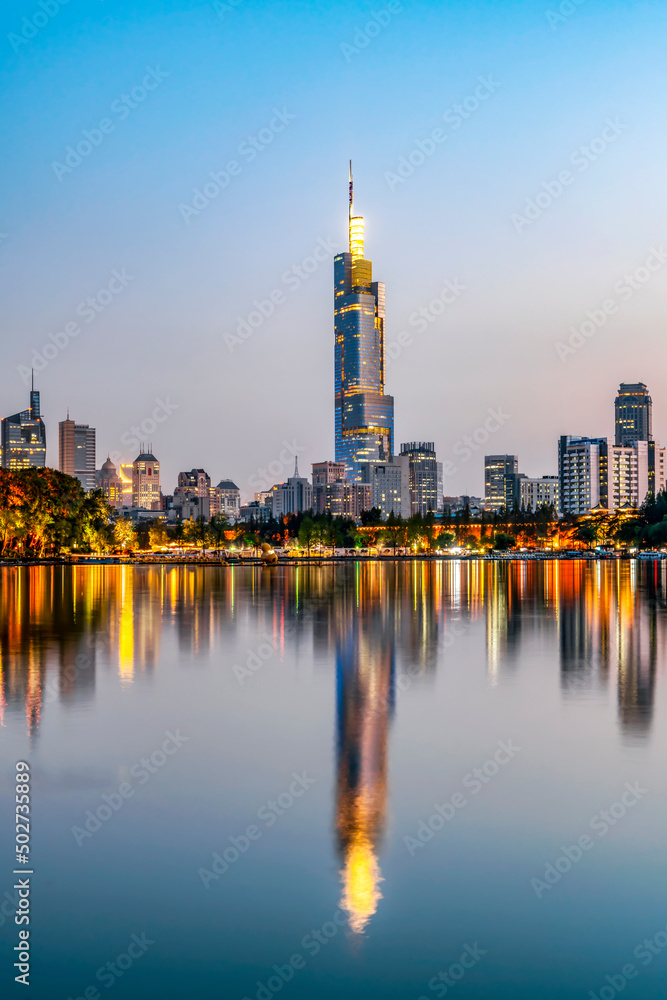 Obraz premium Night view of the city by the Xuanwu Lake in Nanjing