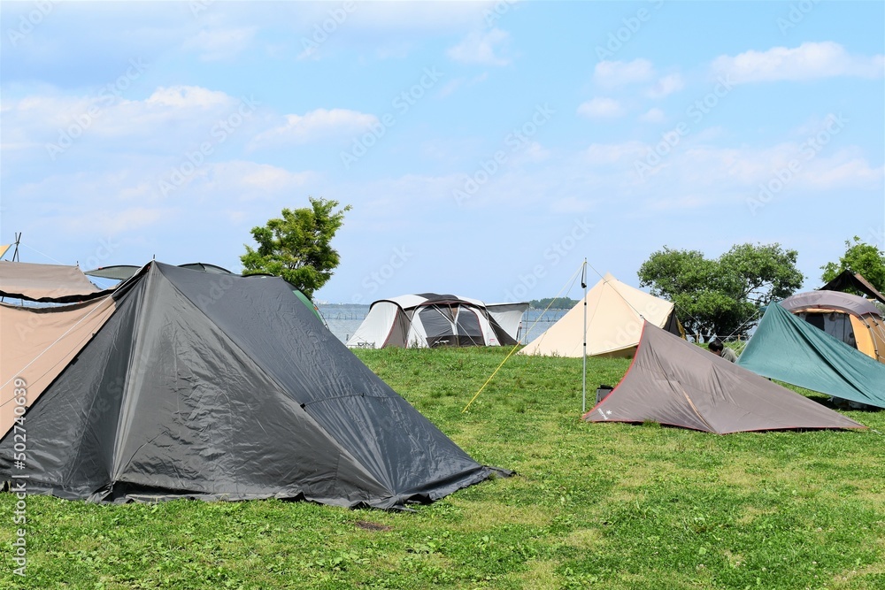 キャンプのテント,琵琶湖畔,日本の風景
