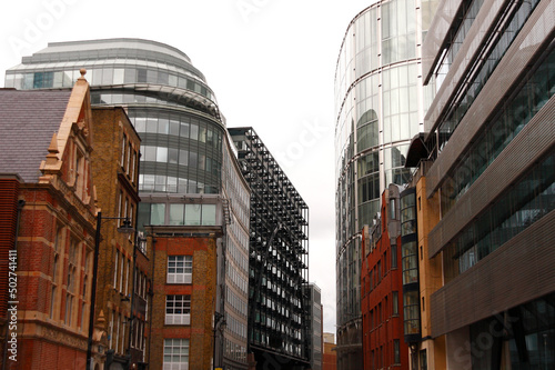 Londra, contrasto tra architettura storica e moderna