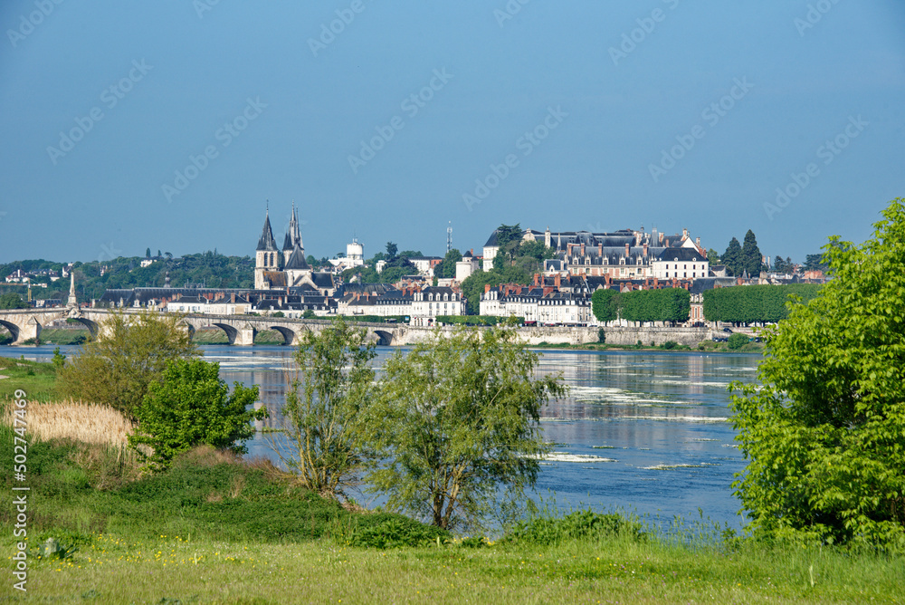 Obraz premium Frankreich - Blois - Schloss Blois & Kirche Saint Nicolas