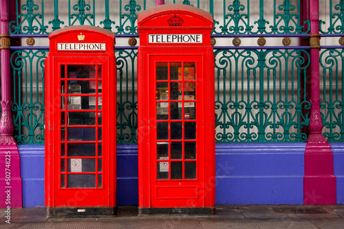 Bild auf Leinwand London's, legendary red telephone cab
