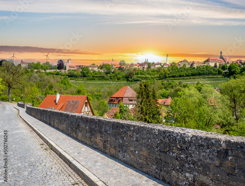 Sonnenuntergang über Rothenburg ob der Tauber in Bayern