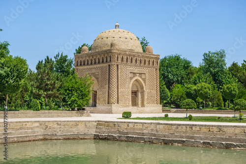 Canvas Print Samanids mausoleum building (built in beginning of X century) and the traditional urban pool (so called houz) in the park
