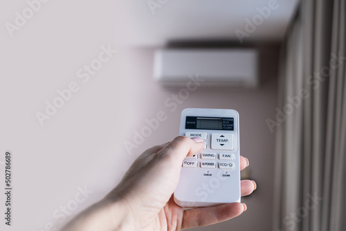 air conditioning, temperature control with remote control, cooling