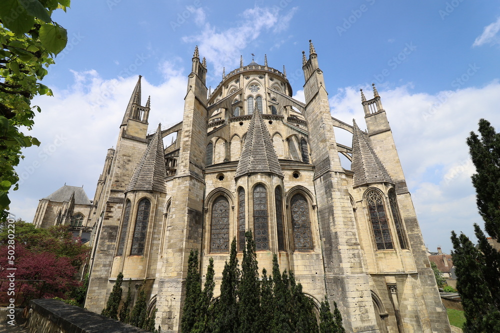 La cathédrale Saint Etienne, vue de l'extérieur, ville de Bourges, département du Cher, France
