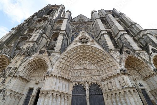 La cathédrale Saint Etienne, vue de l'extérieur, ville de Bourges, département du Cher, France © ERIC