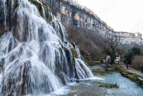 Photos Les cascades des Tufs au fond de la reculée de Baume-les-Messieurs, dans le Jura, en Bourgogne Franche-Comté, parmi les plus belles cascades de France