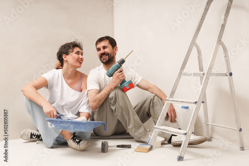 Obraz na plátně Young happy couple doing apartment repair together themselves