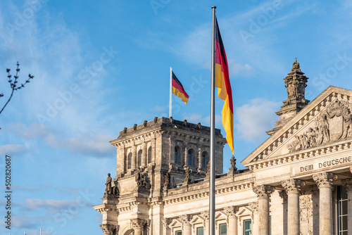 Photography Reichtagsgebäude Berlin  bei Sonnenlicht im Frühjahr