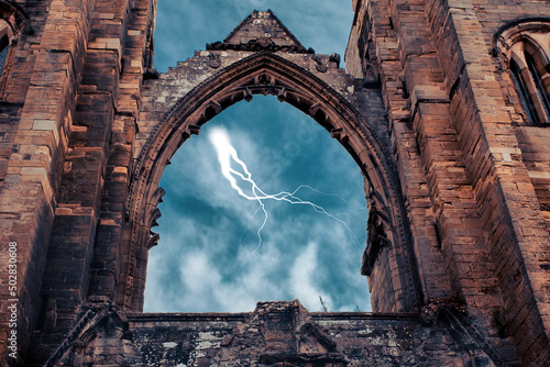 Foto Elgin's Holy Trinity Cathedral, Scotland, UK is a ruin of the 13th-century Catholic cathedral church, the seat of a bishop between 1224 and 1560, in Elgin