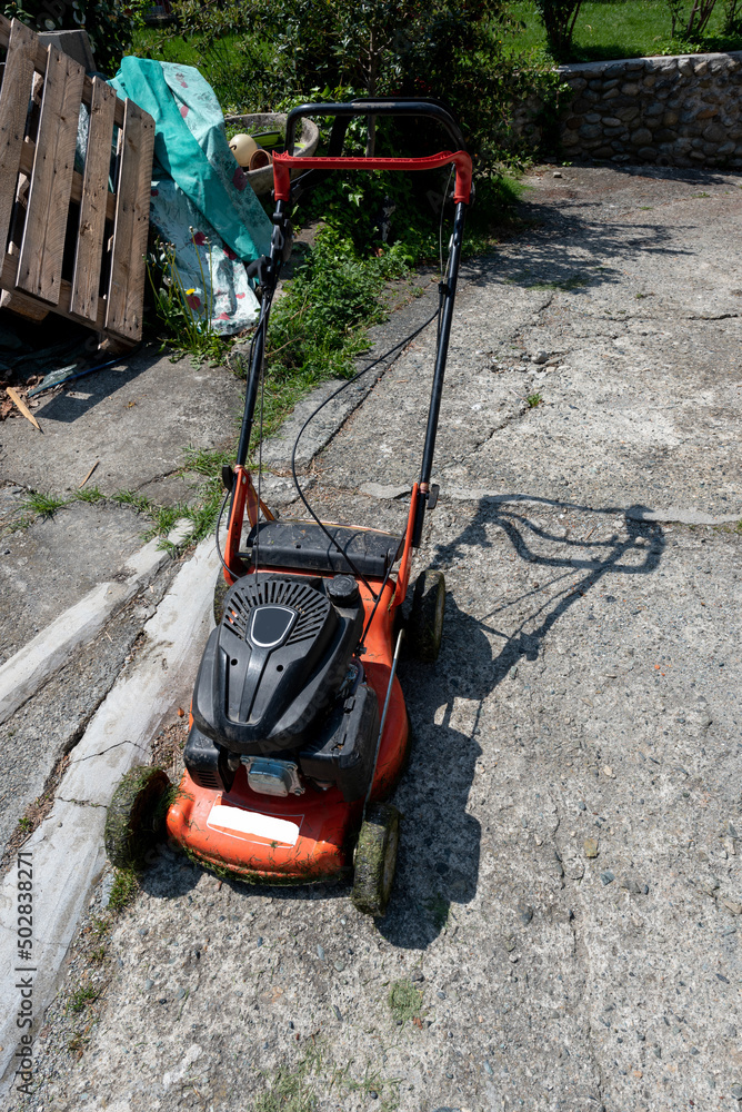 lawn mower machine for cutting lawn grass