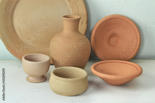 Cerâmicas artesanais brasileiras são em sua maioria de barro, rústica e podem ser utilitárias ou decorativas. photo