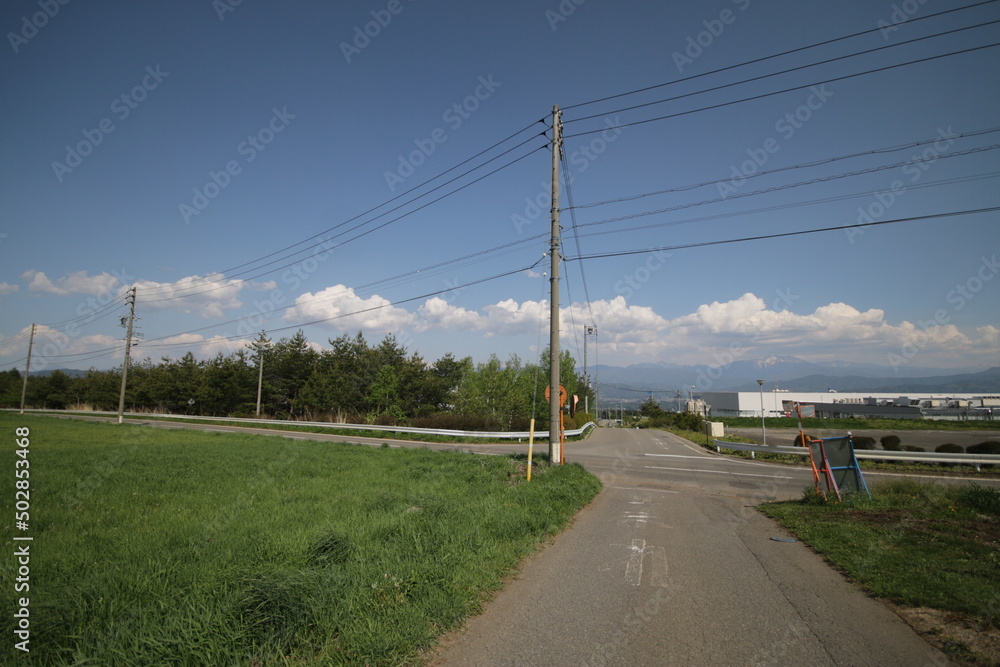 Fototapeta premium 日本の空と山