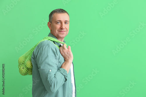 Mature man holding string b...