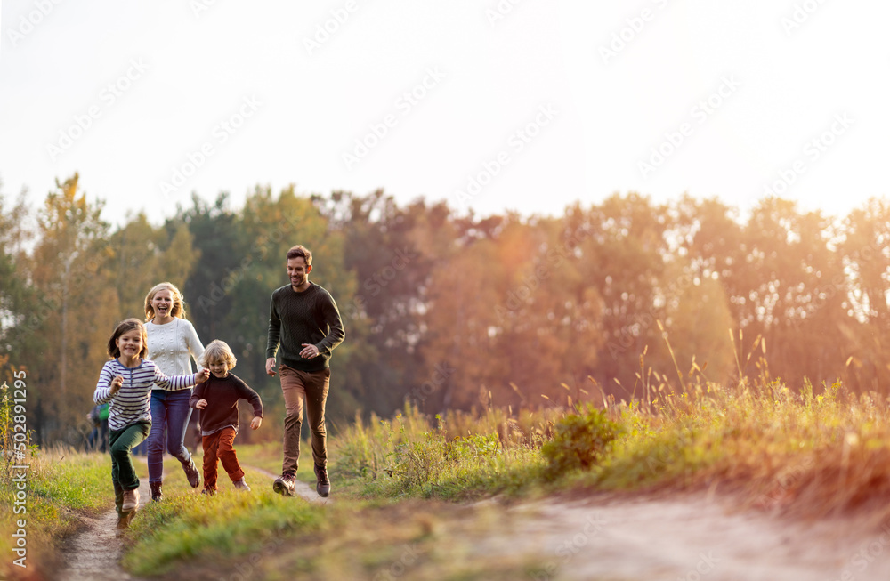 Obraz premium Young family having fun outdoors 