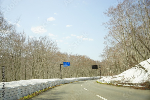 日本 青森県 酸ヶ湯 八甲田山 雪山 道路 photo