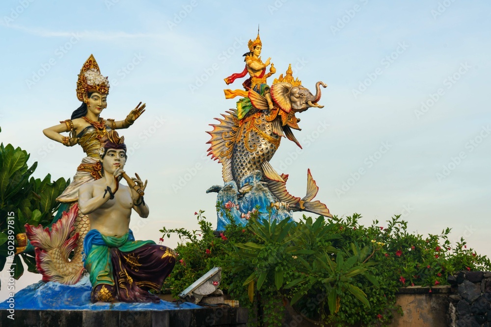 Fototapeta premium asian color full statue animals