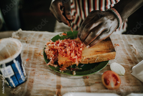 Kapana Tomaten Salsa Zubereitung in Namibia