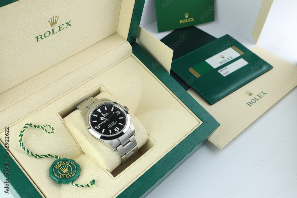 Foto de Rolex wristwatch explorer I model is inside the green leather