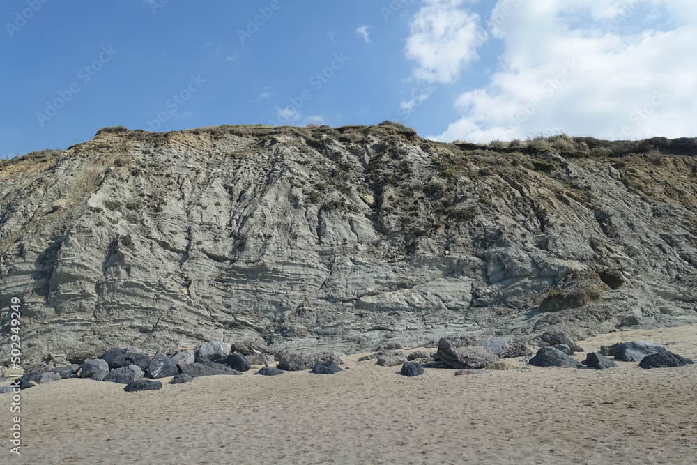 Chutes de pierres des falaises de Bidart, sur le littoral du Pays Basque