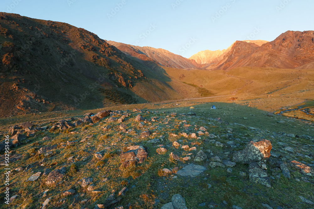 Vista desde el campamento de  las Veguitas, Vallecitos, Mendoza, Argentina. Famoso lugar para practicar trekking de alta montaña. 