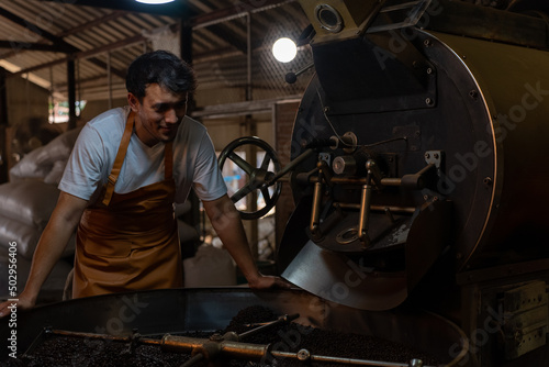 Tableau sur toile Private business owner controlling coffee roasting process