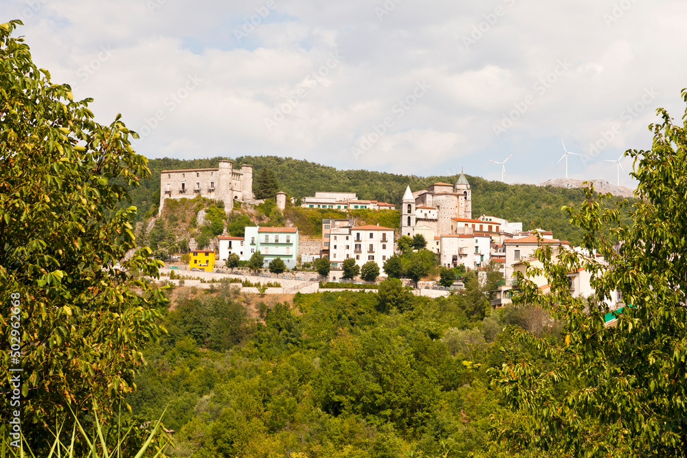Obraz premium Carpinone, Molise- antico borgo medievale con castello