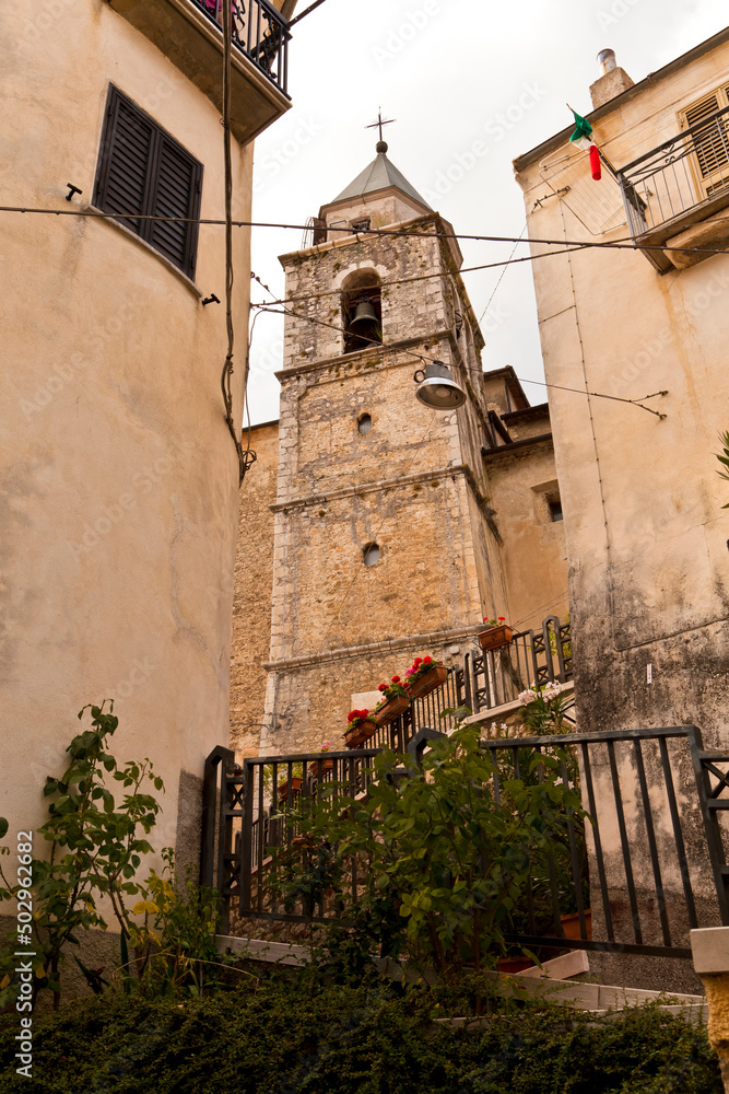 Fototapeta premium Carpinone, Molise- antico borgo medievale con castello