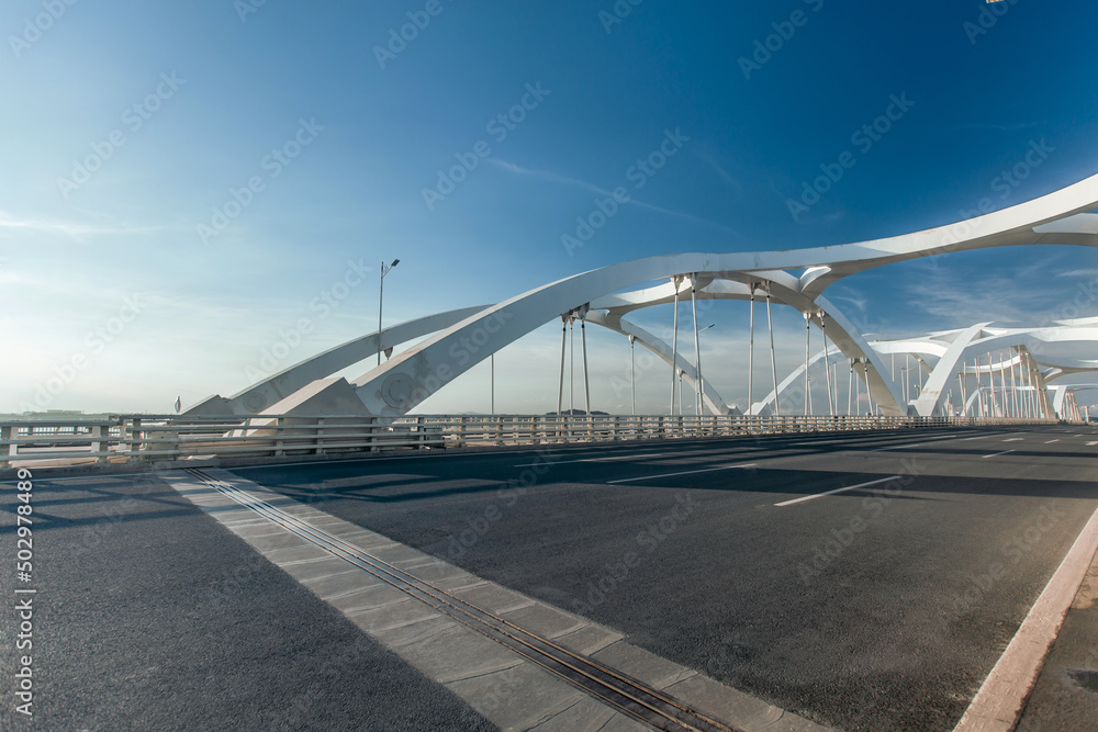 Obraz premium Asphalt road on the bridge,