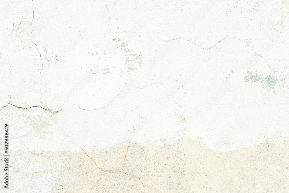 Obraz premium White plaster wall texture with crack background. Pattern of white plaster wall in rough aged structure