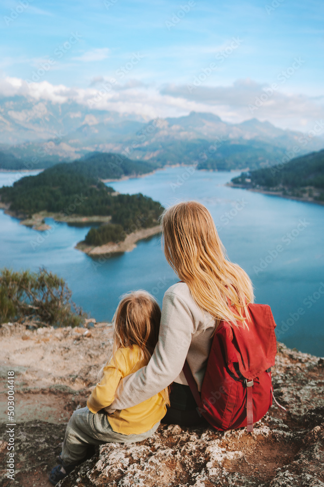 Naklejka premium Mother and daughter travel together family vacations outdoor active healthy lifestyle mother with child enjoying lake view