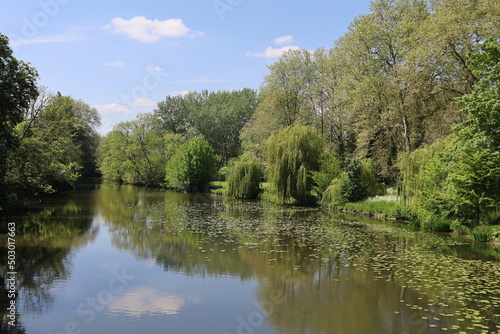 La rivière Indre, ville de Chateauroux, département de l'Indre, France