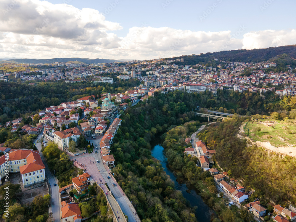 Obraz premium Aerial Sunset view of city of Veliko Tarnovo, Bulgaria