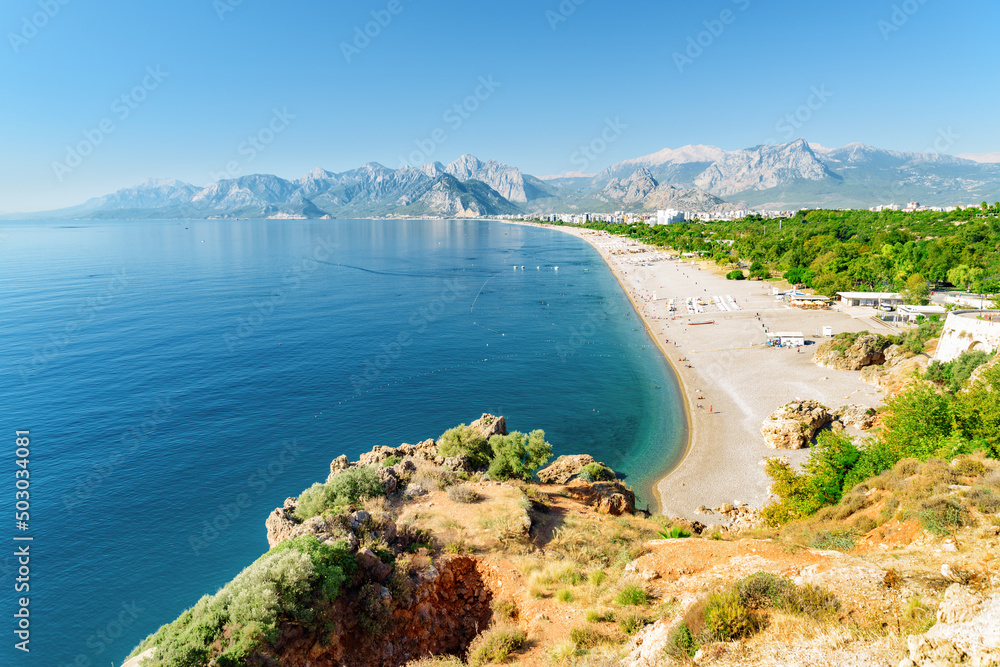 Fototapeta premium View of Konyaalti Beach and Park in Antalya, Turkey