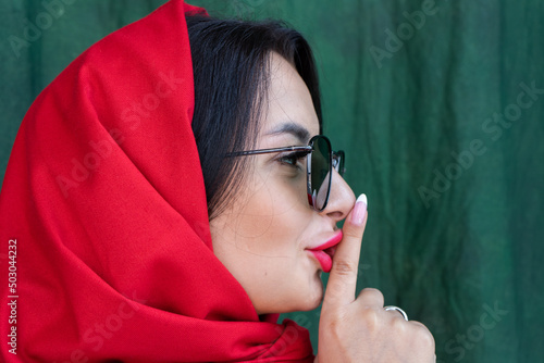 portrait of woman with sunglasses photo