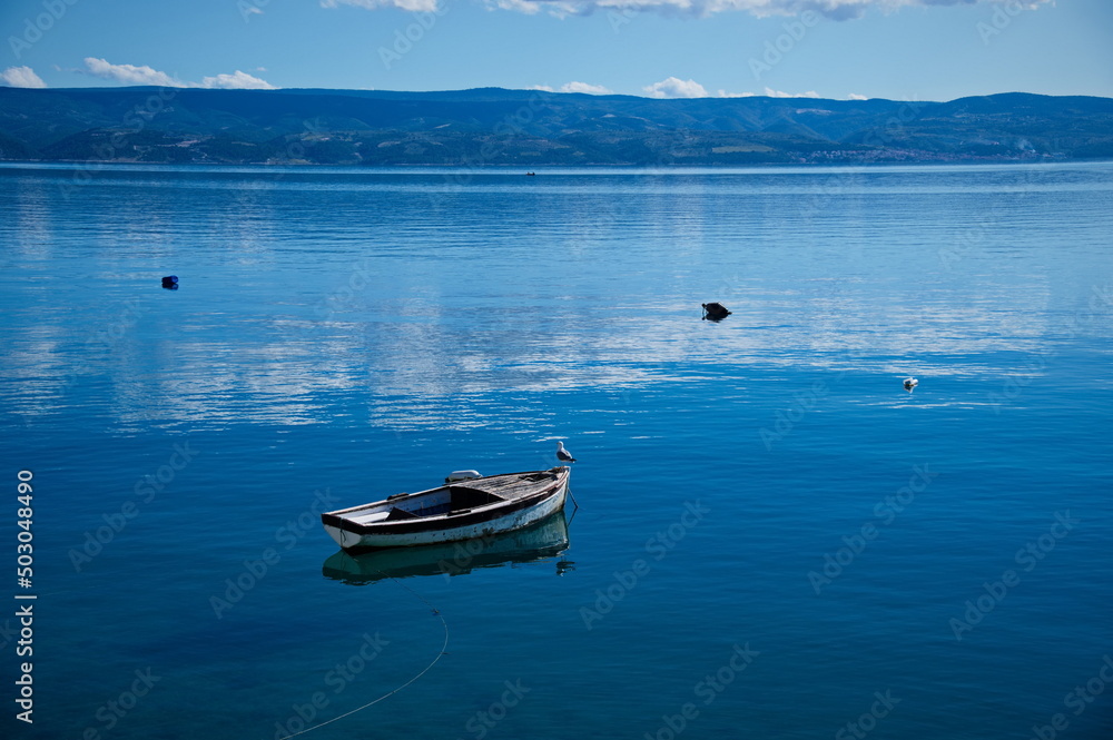 Naklejka premium High angle view of wooden boat on the blue sea