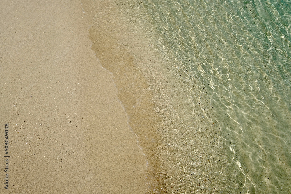【奄美大島】白いビーチに打ちよせる波