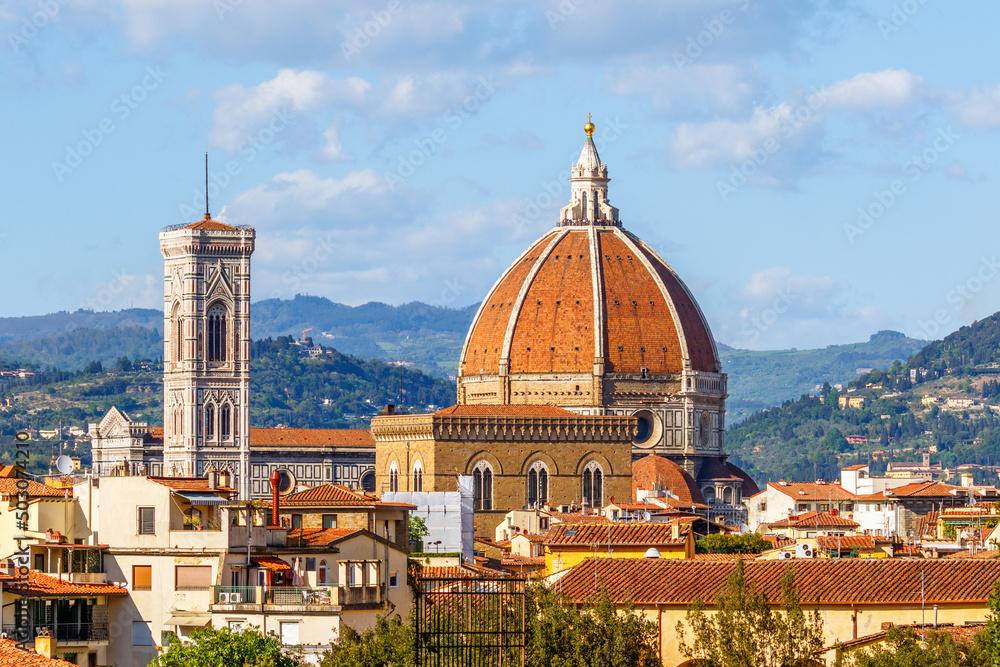 Fototapeta premium View of Cattedrale di Santa Maria del Fiore in Florence, Italy