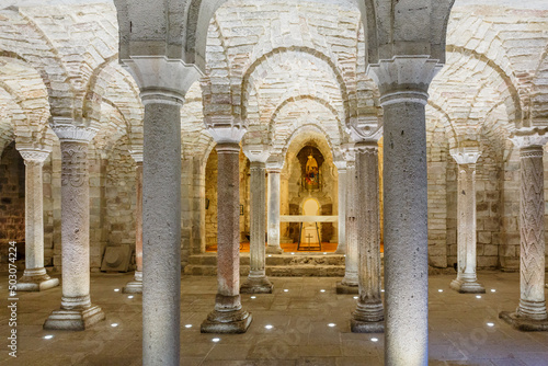 Billede på lærred Interior of an old underground crypt in a church