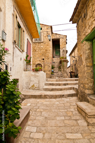 Castropignano, borgo medievale Molise © anghifoto