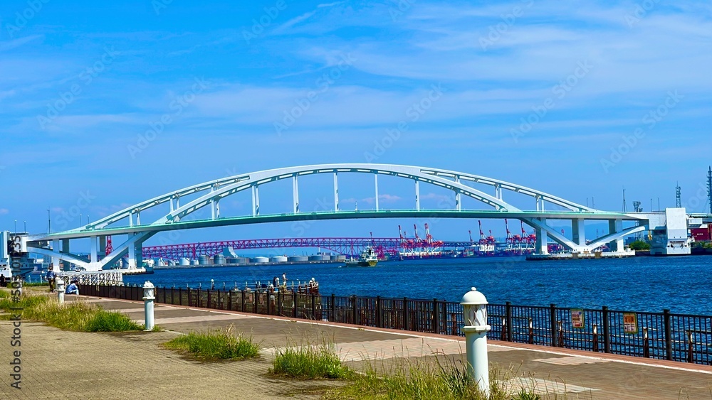 city harbor bridge
harbor 
riverside 
sea 
park 
bridge 
port 
sunny 
blue sky 
blue 
港
海
川
晴れ
青空
青
橋