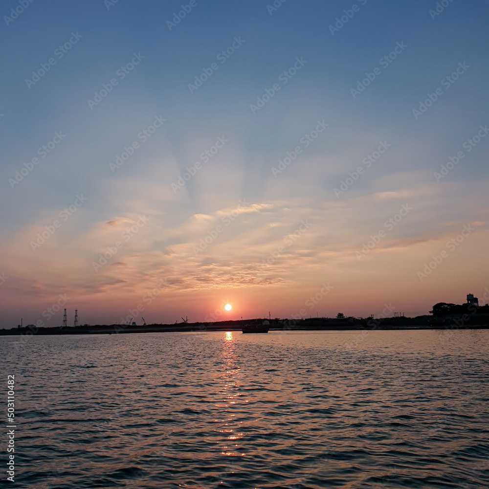 Naklejka premium Amazing Sunset View and beautiful sky views 