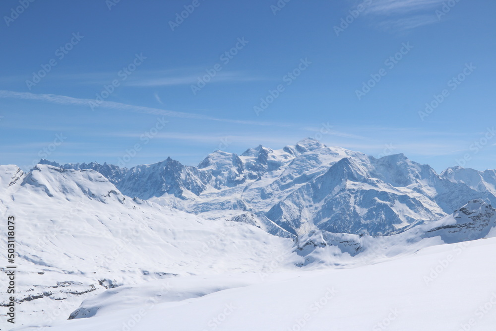 montagnes alpine enneigées, glacier haute savoie  chamonix