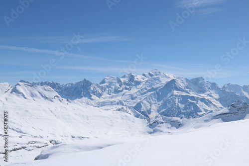 montagnes alpine enneigées, glacier haute savoie chamonix
