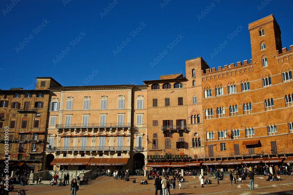Siena, Piazza del Campo,palazzi