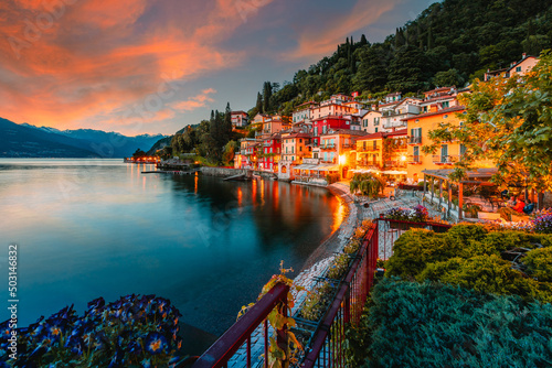 Fotografiet Village of Varenna on Lake Como at sunset with illuminated houses