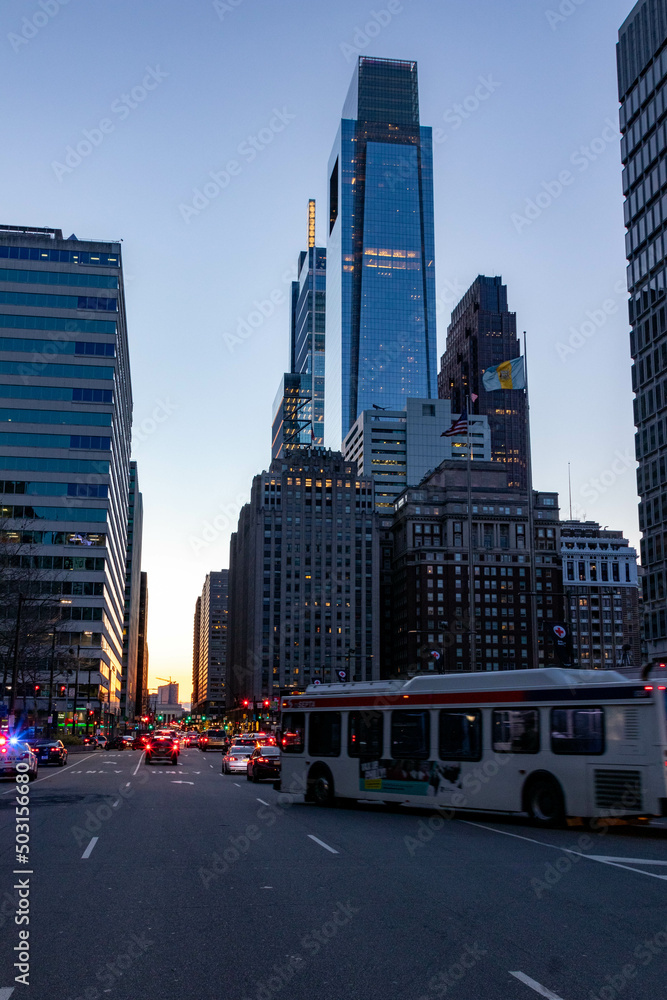 Obraz premium Skyscrapers in Philadelphia Against a Blue Sky
