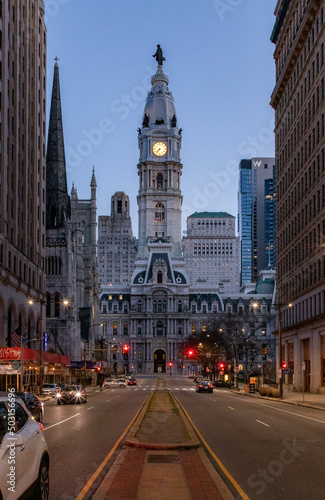 Fototapeta Naklejka Na Ścianę i Meble -  Philadelphia Town Hall Against a Blue Sky 